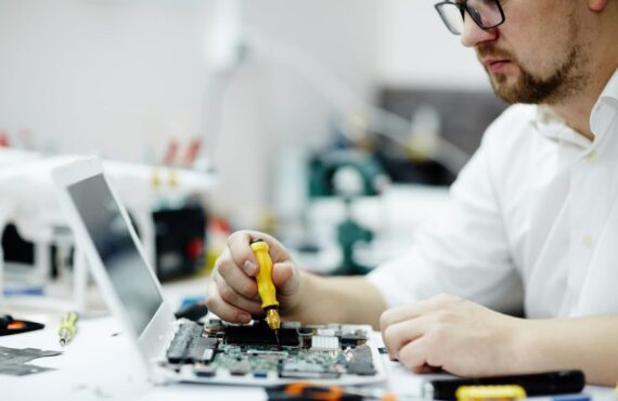 Laptop Servicing Near Me: How to Choose a Trusted Technician